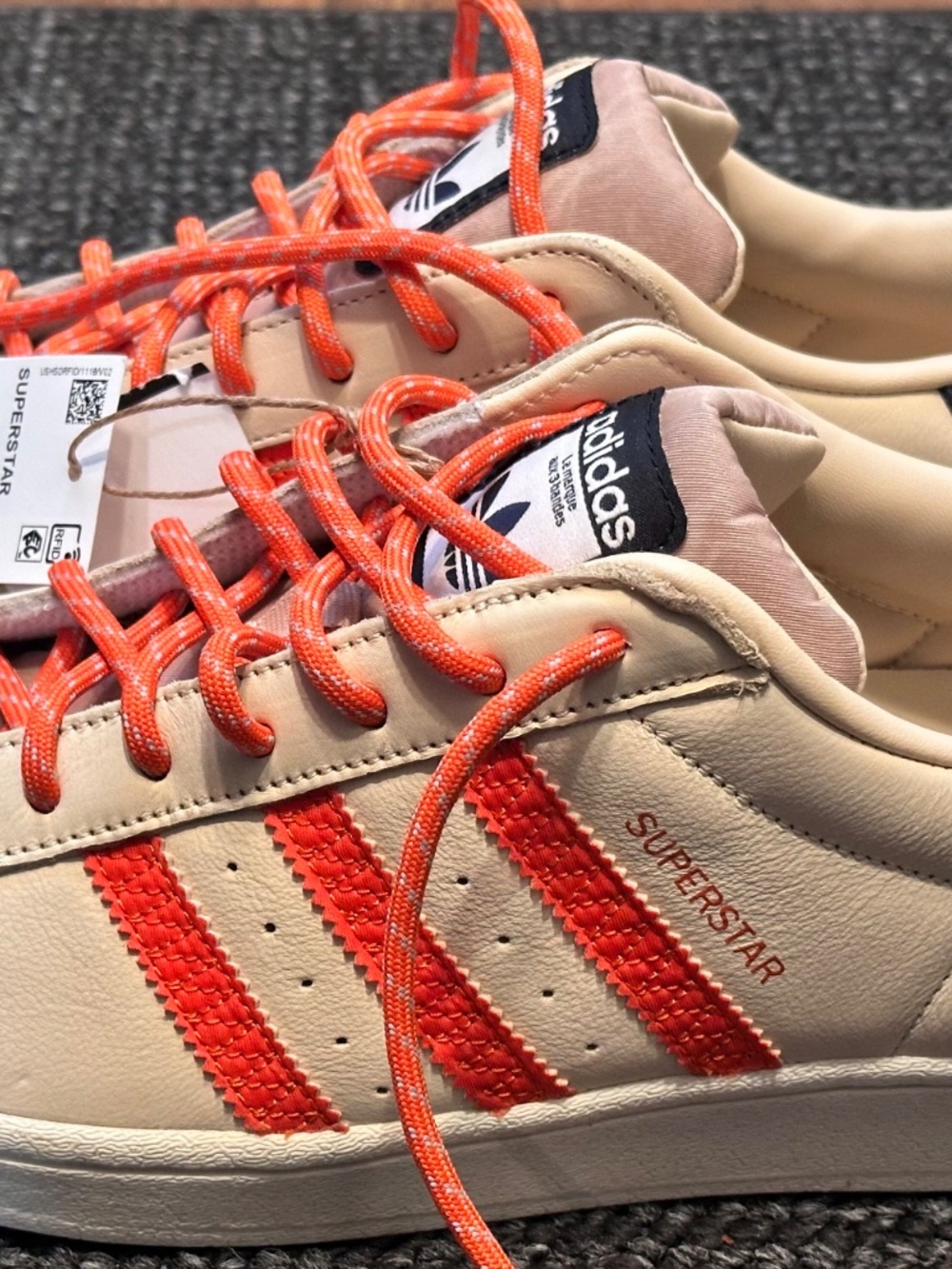 Adidas Originals Superstar sneakers, beige leather upper, orange stripes - Picture 7 of 8